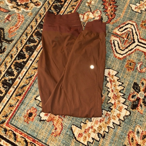 Lululemon Dance Studio Mid-Ride Jogger - Size 6 - Picture 2 of 6